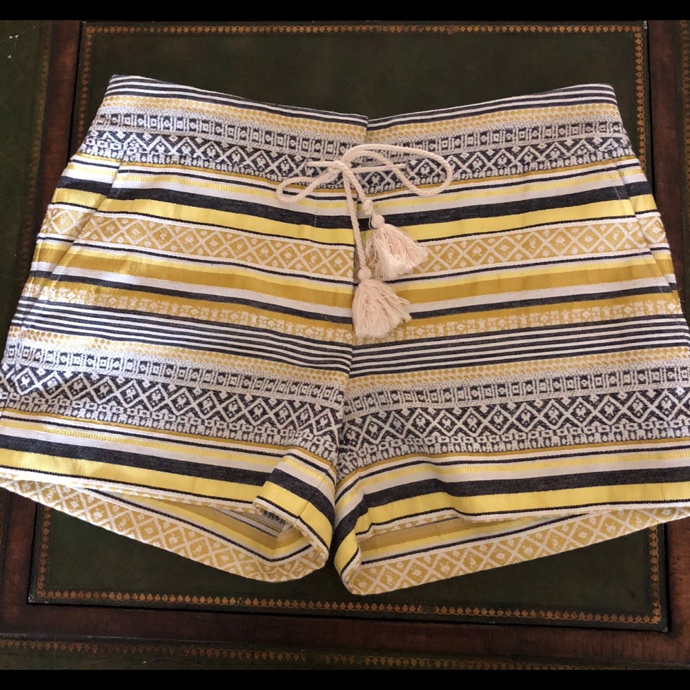 Unique Loft patterned shorts
